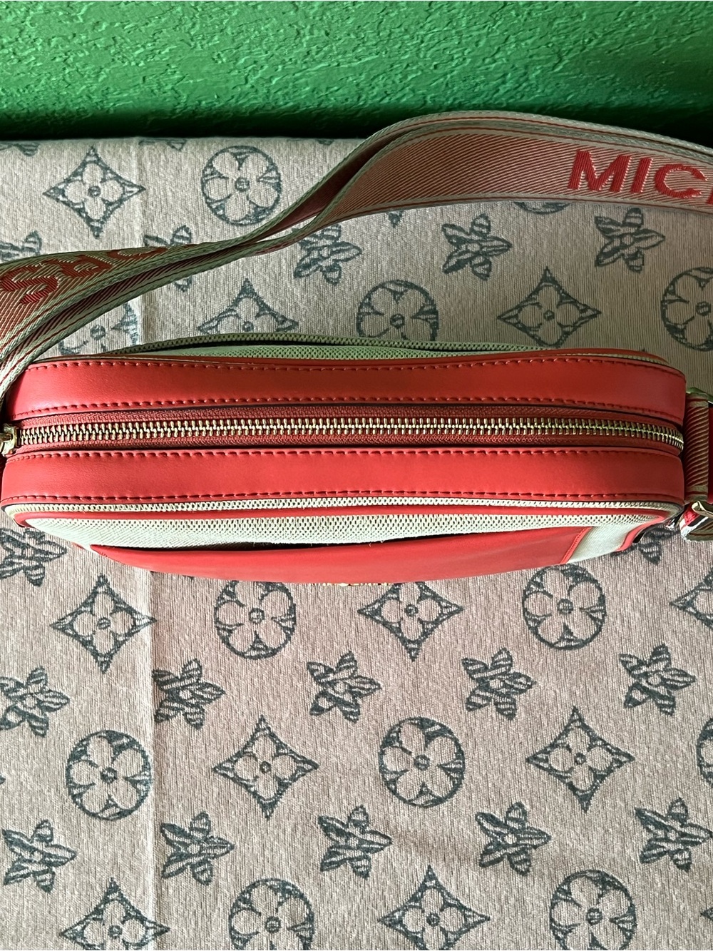 Michael Kors Maeve Large East West Pocket Crossbody Bag - Picture 3 of 5